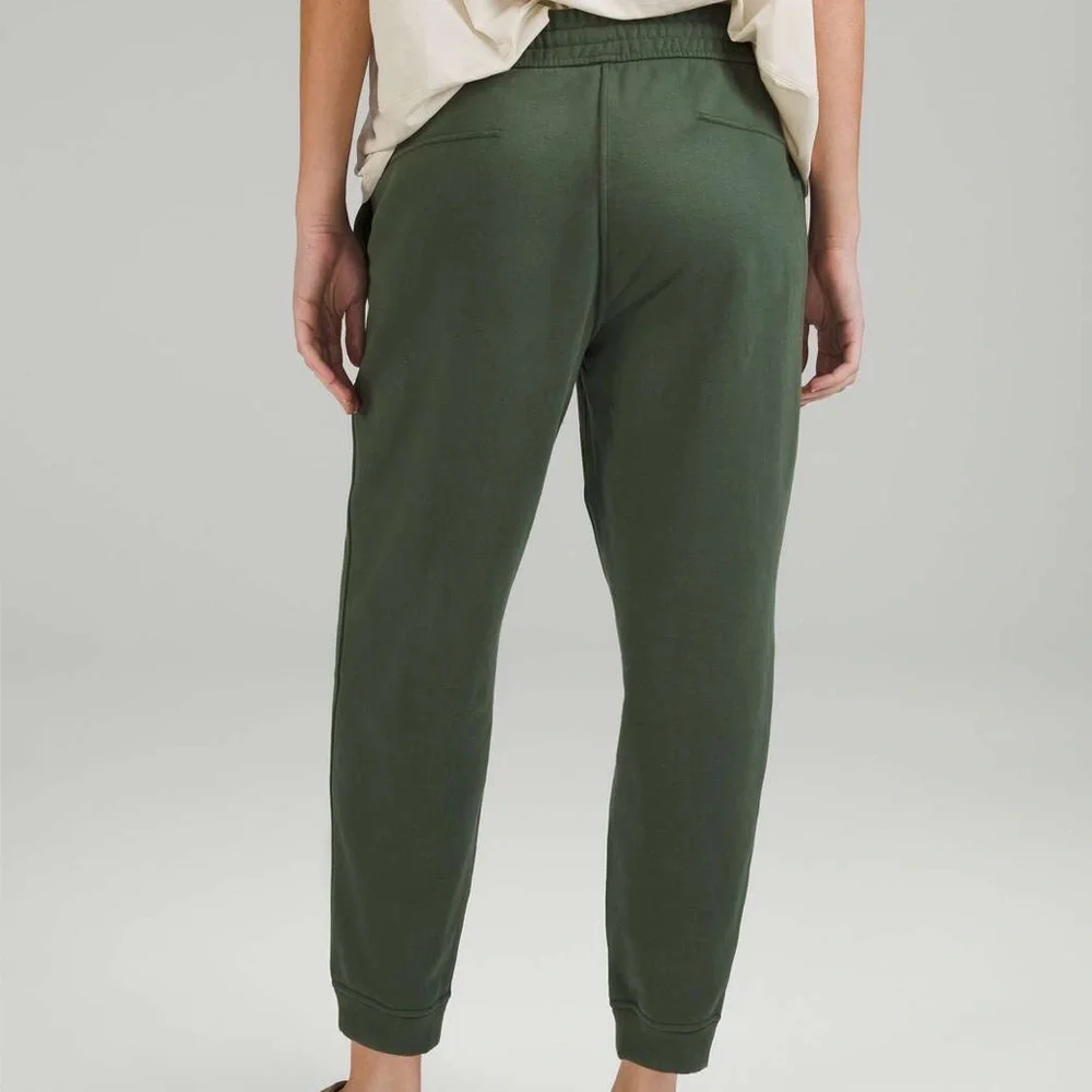 Lululemon Loungeful High-Rise Cropped Jogger - Picture 2 of 6